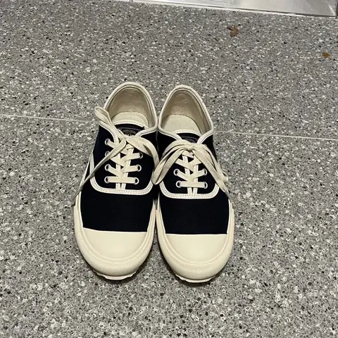 (새상품,단종모델) 캐치볼 아미 덱 슈즈 제품입니다