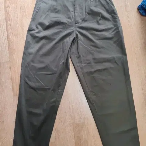 30 Zara 자라 카키색 턱 치노 팬츠