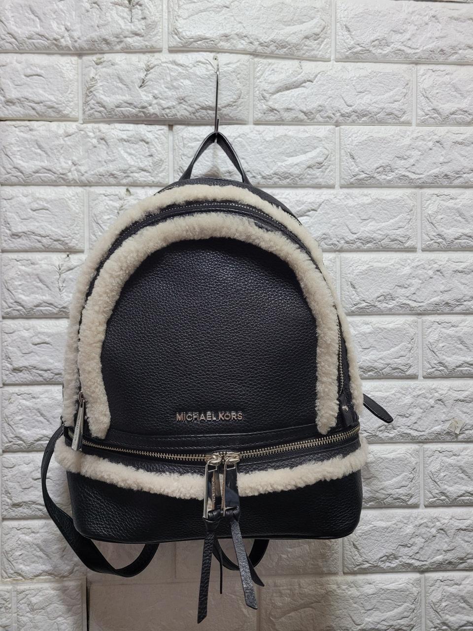 마이클코어스 양털트리밍 미니백팩