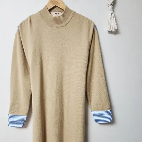 아뜰리에나인 니트 셔츠 배색 원피스