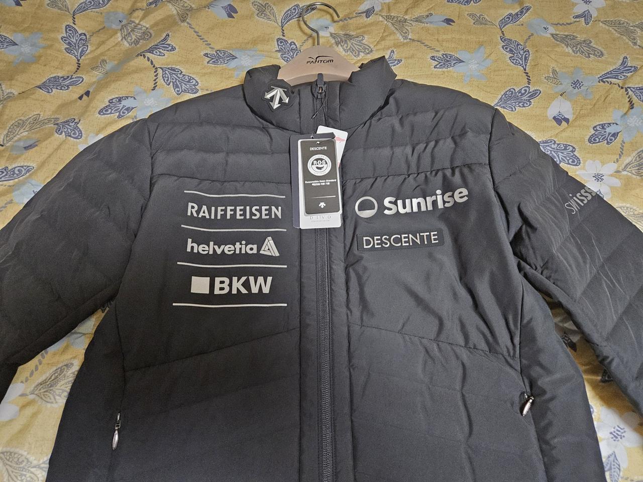 데상트 경량패딩팔아요 (95)새상품