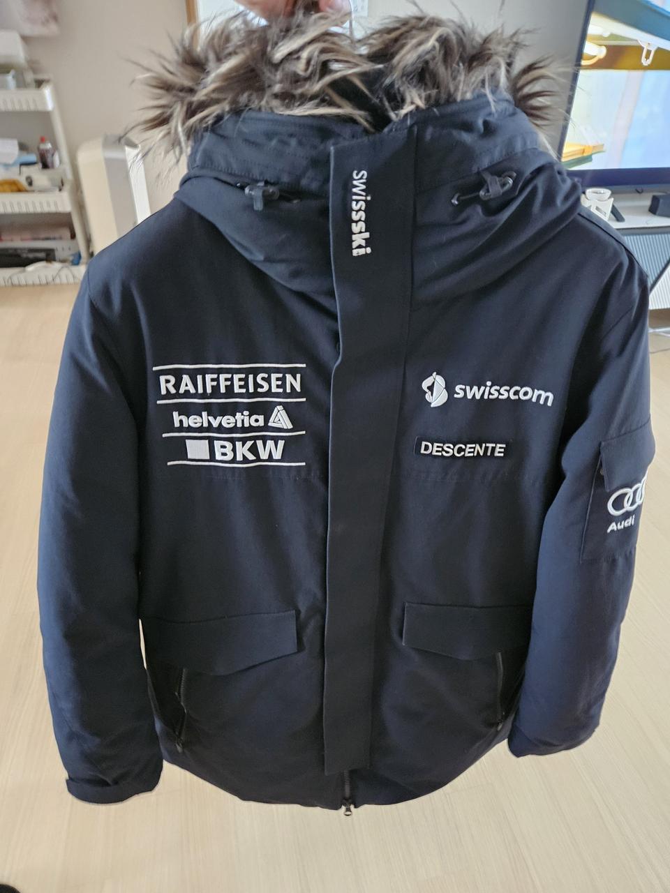 데상트 미들다운 패딩 팔아요 (95)