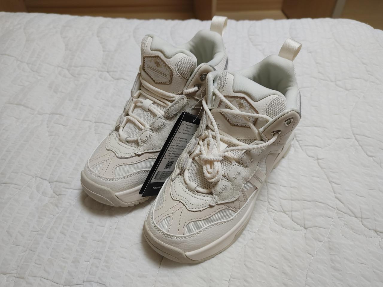 데상트 몬타나 럭스 신발 팔아요(230)새상품