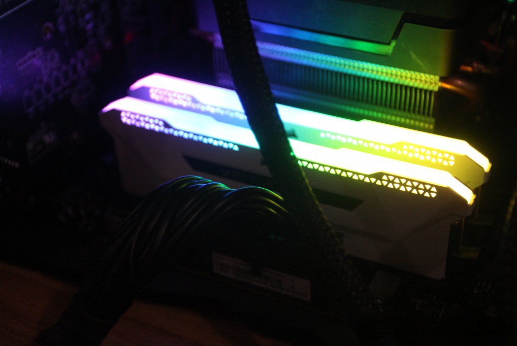 Corsair Vengeance RGB PRO DDR4 32기가 램