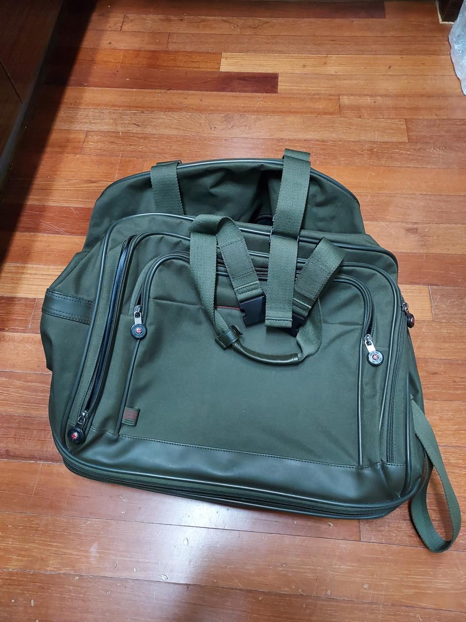 미치코런던 3단이민가방 3만원(상태최상)