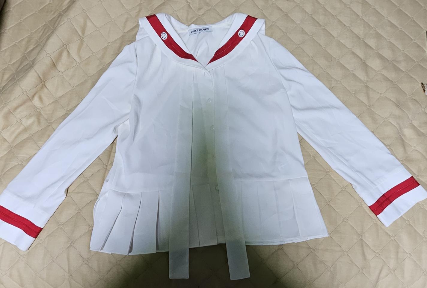 럭키슈에뜨 블라우스