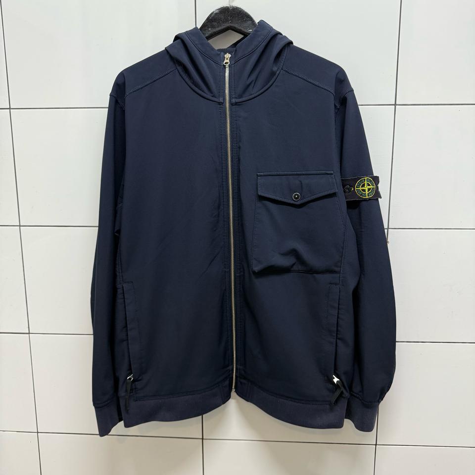 스톤아일랜드 소프트쉘 R 후드집업