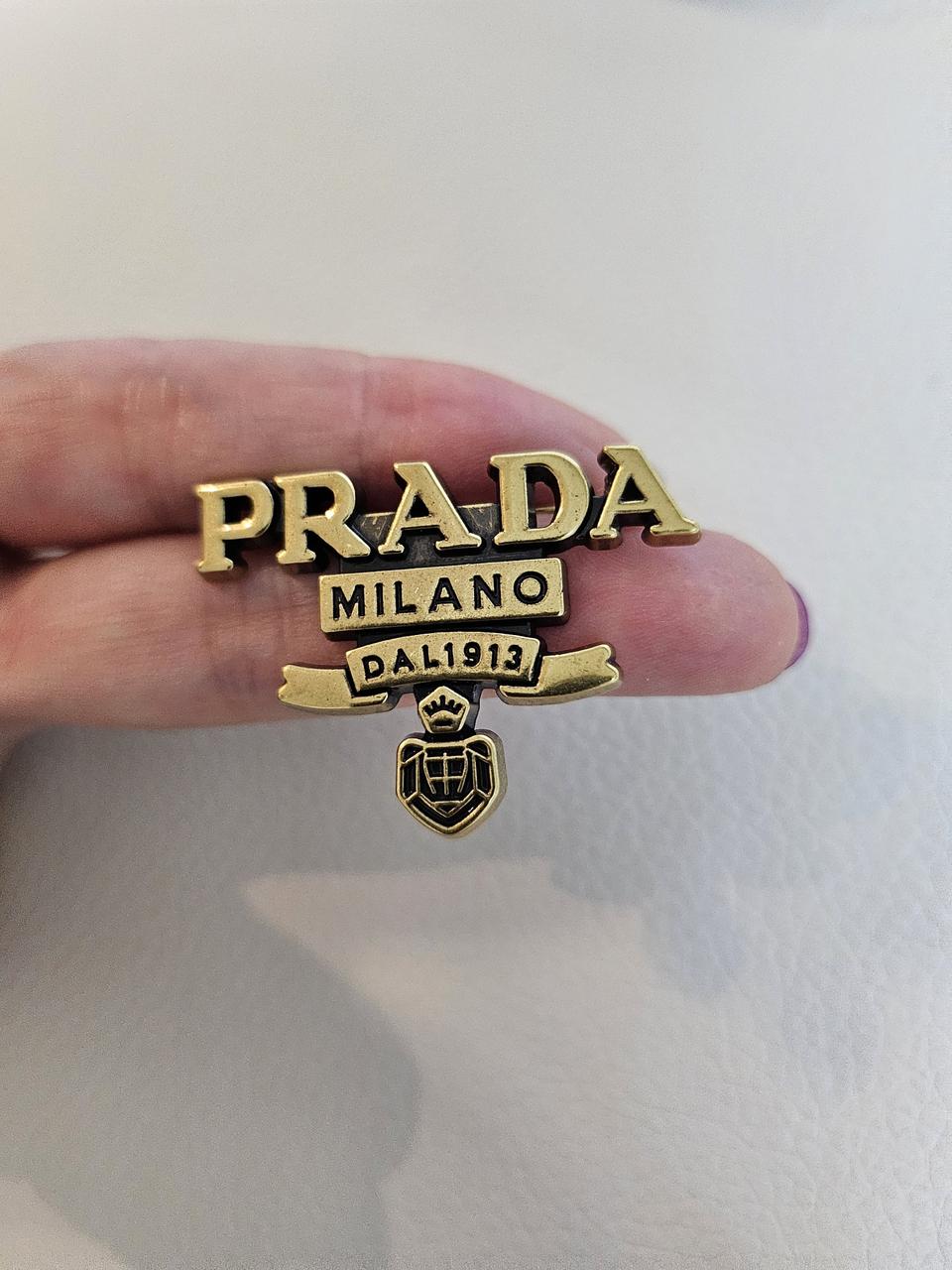 프라다 업사이클링 엔틱 브로치