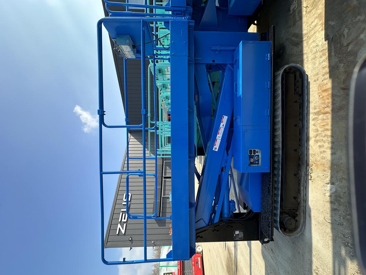 하부가 높아 험지에서 효율적인 KC65 (작업 8.5m가능)