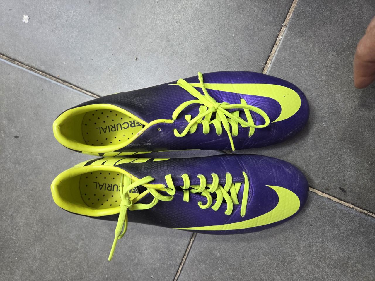 보라색/형광색 나이키 축구화 250