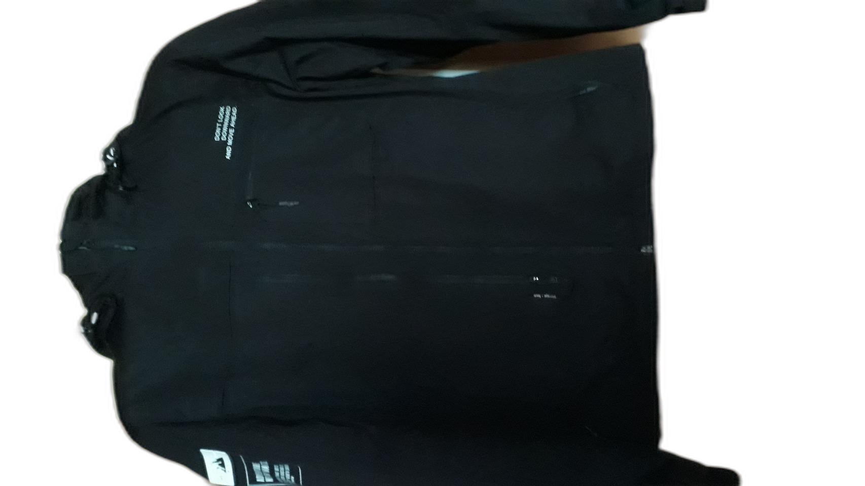 엠리미티드 90사이즈 윈드자켓입니다