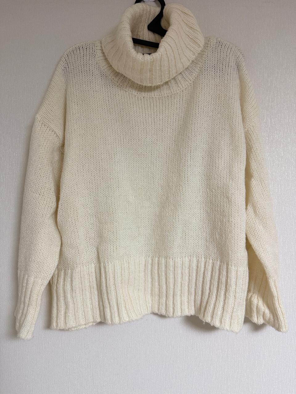 아이보리 목폴러 터틀넥 니트 스웨터