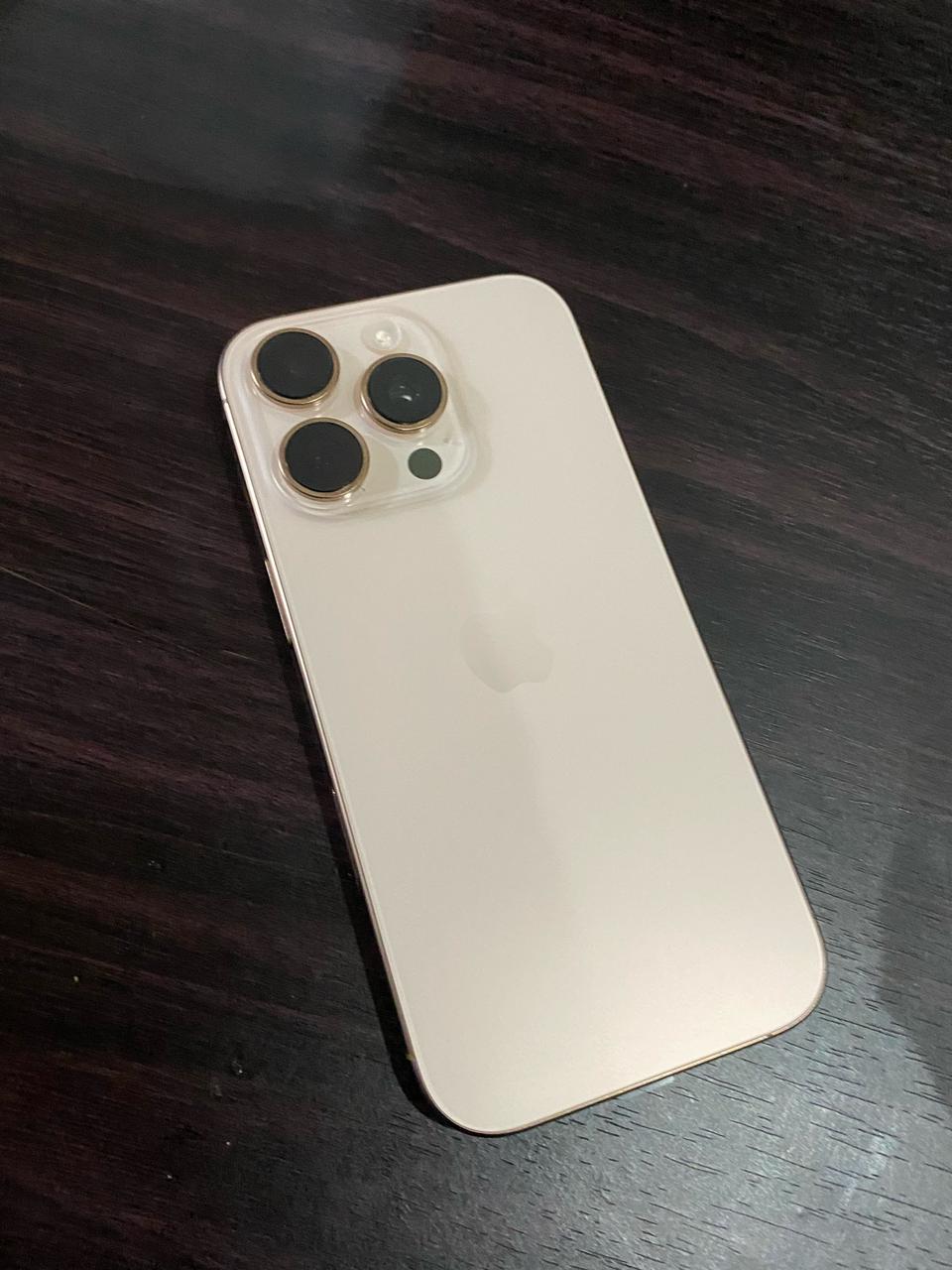 아이폰16프로 데저트티타늄256GB 액정새제품 배터리96%