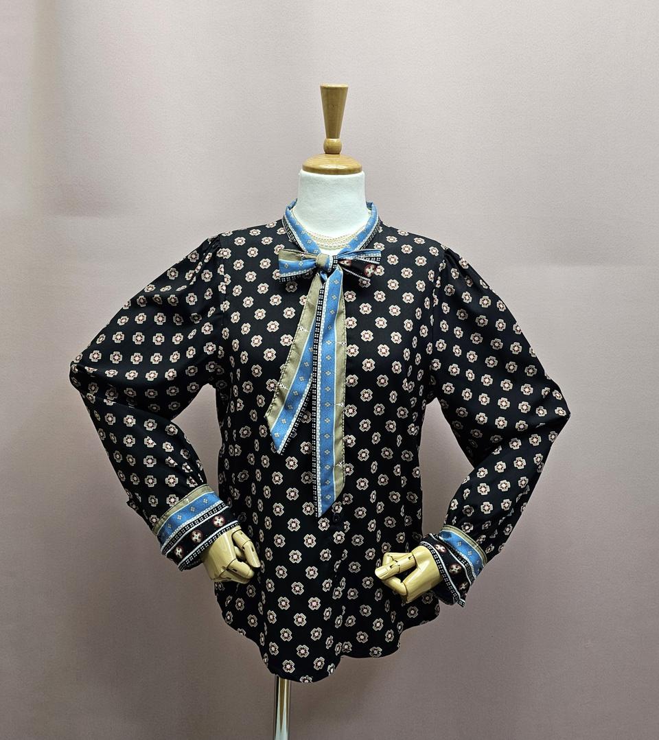 패턴 타이 리본 블라우스