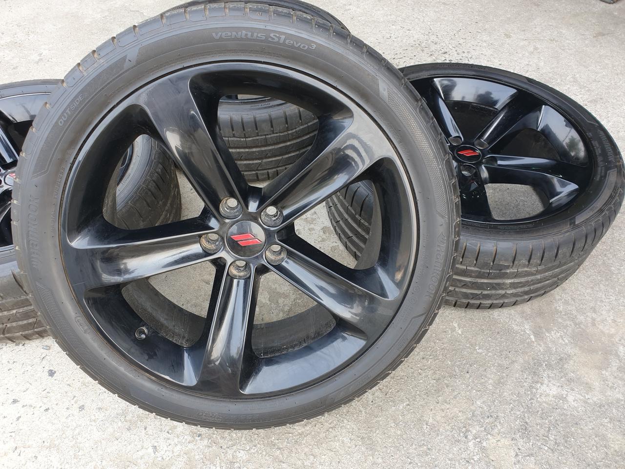 포르쉐 파나메라 다찌 20인치휠타이어