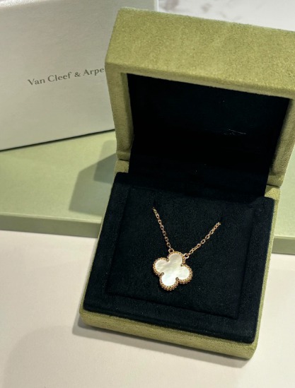 반클리프 앤 아펠목걸이