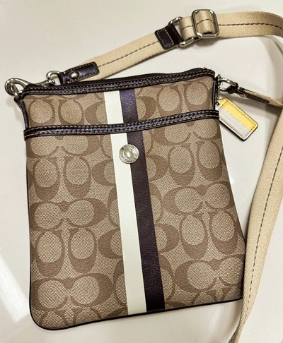 코치 시그니처 크로스백