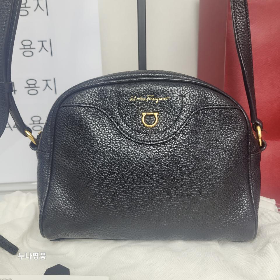 페라가모 21-0411 트래블 카메라백 (누나명품중고)