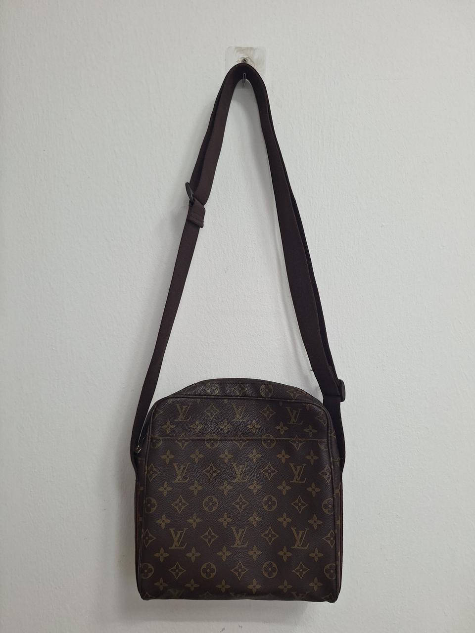 가죽 모노그램 크로스백 ㅡ상태좋음