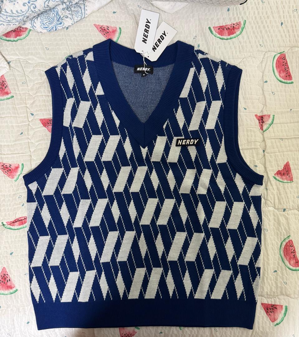널디 DNA 모노그램 스웨터 조끼 네이비 색상 M 사이즈 새 제품입니다