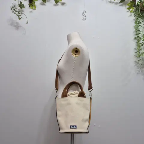케즈 캔버스 아이보리 스트링 버킷백