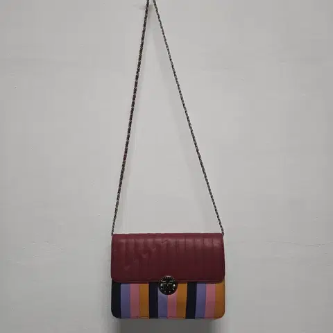 메트로시티 체인 스트라이프 크로스백