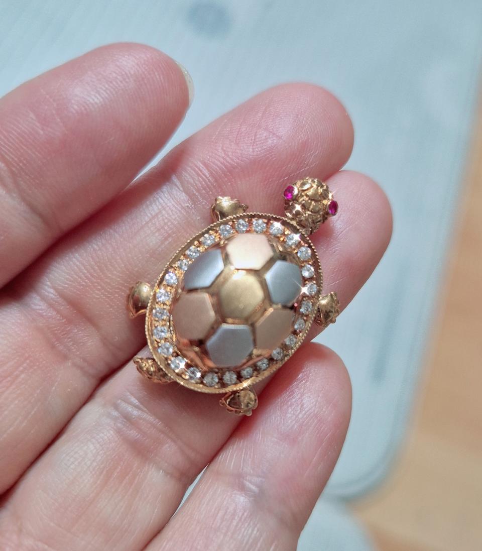 5만내림)18k 옐로골드 삼색 거북이 펜던트 (2.277돈 이상)