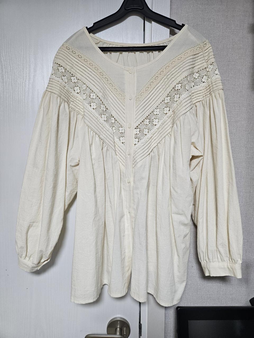 레이스 루즈핏 블라우스