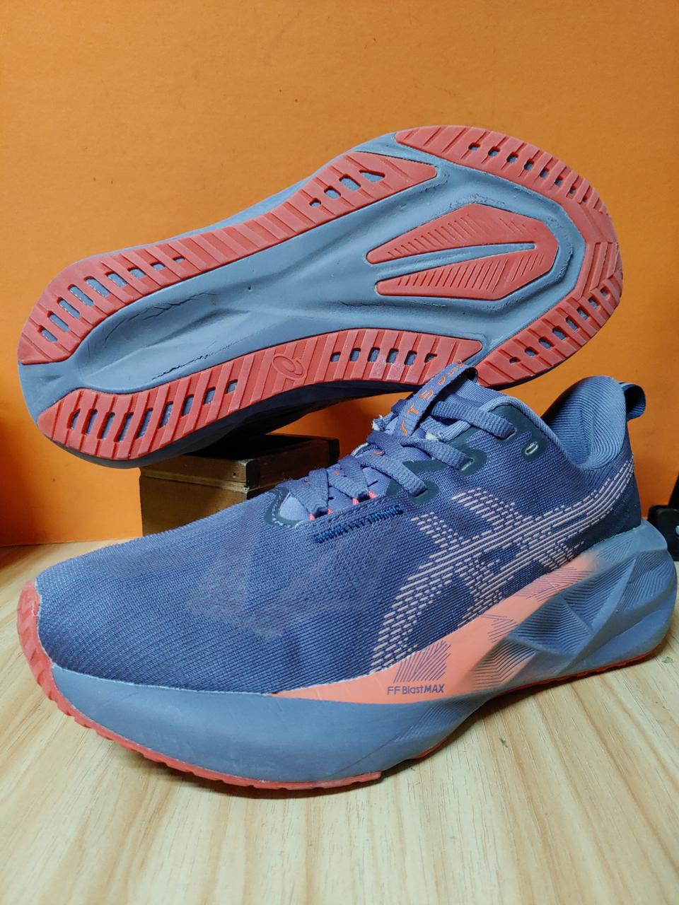 아식스 노바블라스트5(US9표기270추천사이즈265)