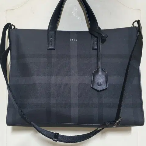 닥스 에센셜 블랙 타탄체크 서류가방 브리프케이스 크로스백 올가죽 상태최상