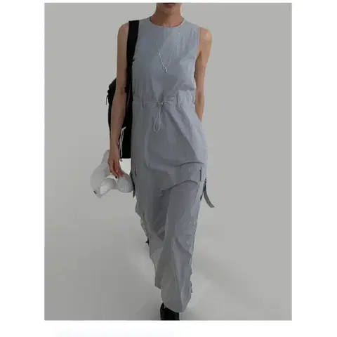 라룸 스트링 카고 원피스 - 차콜