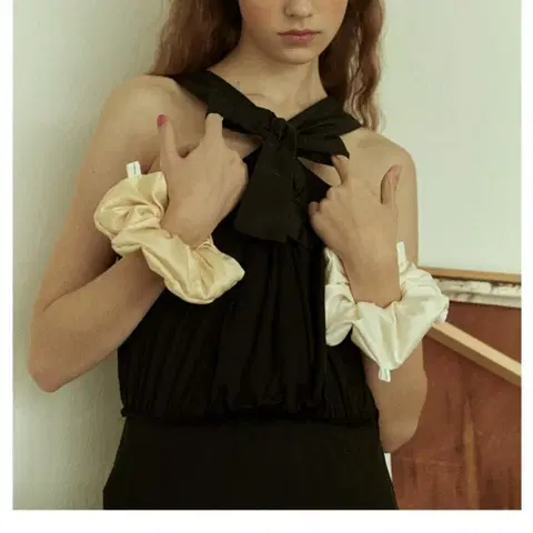 엘리자베스 모먼트 새틴 스크런치 - 크림옐로우