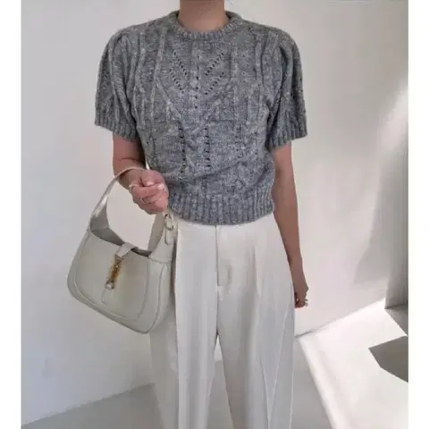 퍼프 펀칭 케이블 니트 반팔 - 그레이