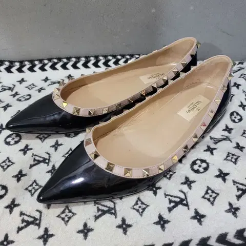 정품 발렌티노 락스터드 발레리나 플랫슈즈
