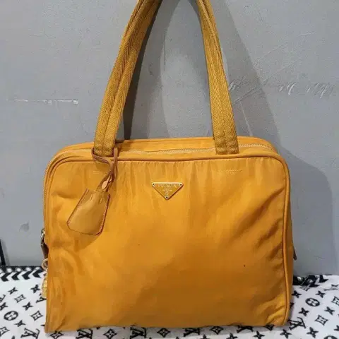 정품 프라다 포코노 테수토 나일론 숄더백