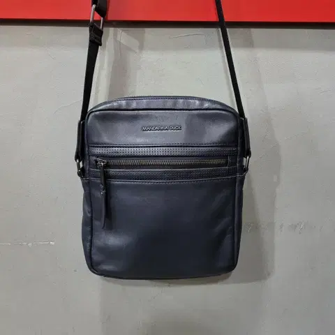 2 정품 만다리나덕 가죽 크로스백