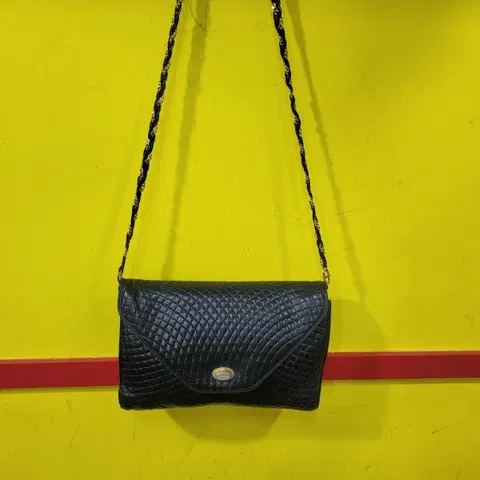 정품 발리 가죽 체인 크로스백