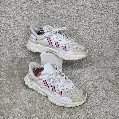 구제짱짱맨 245 아디다스 오즈위고 W 스니커즈
