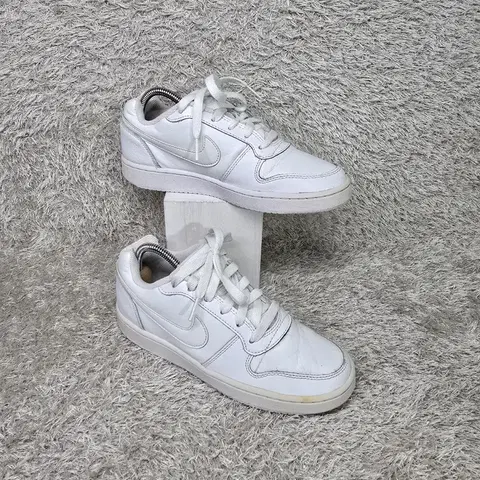 구제짱짱맨 225 나이키 에버논 로우 화이트 스니커즈