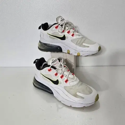 구제짱짱맨 250 나이키 에어맥스270 리액트 운동화