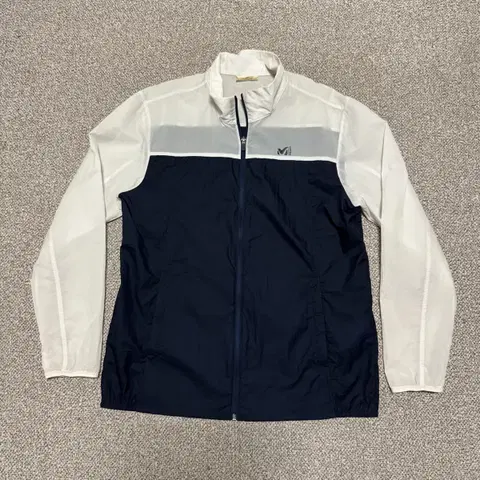 100 밀레 바람막이