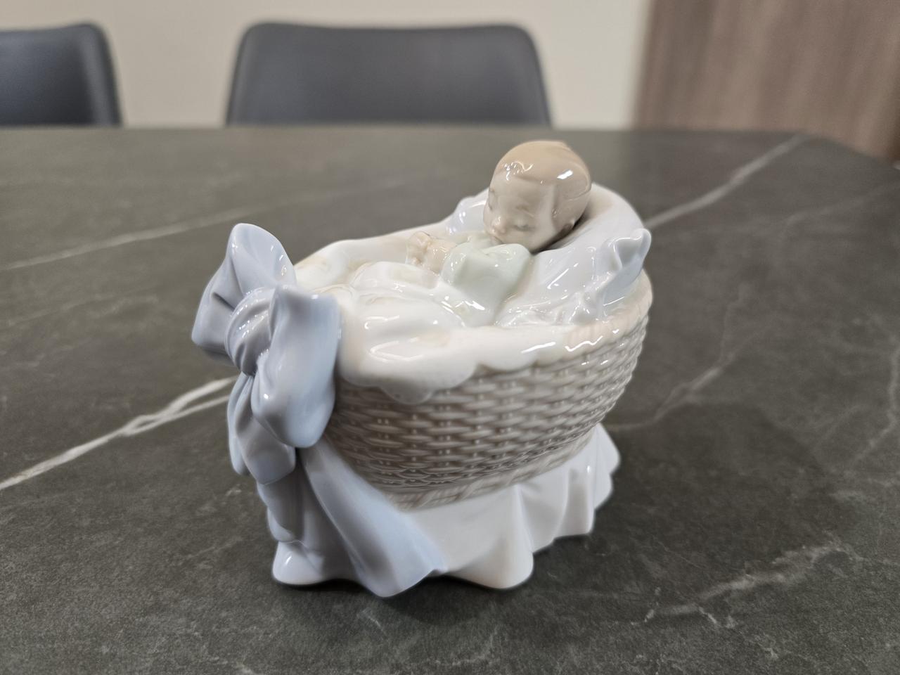 스페인 야드로 아기 새로운 보물