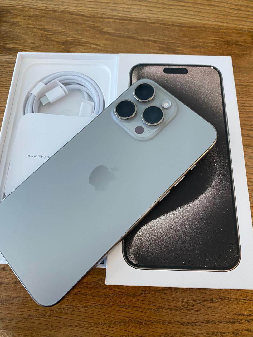 아이폰15 프로맥스 512기가 풀박스 S급 미국판 E심모델 무음