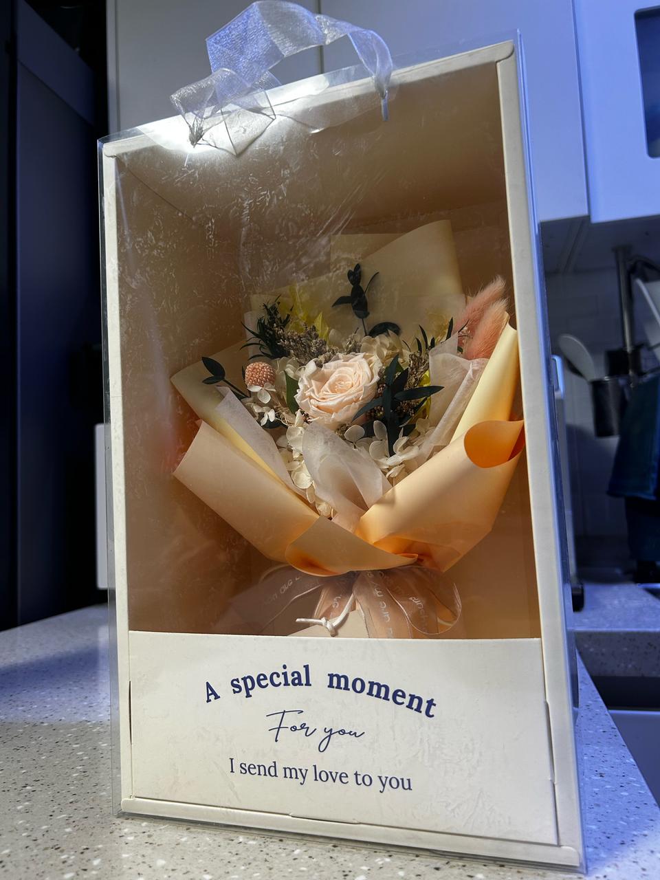 보존화 꽃다발 선물 박스 포함 판매합니다.