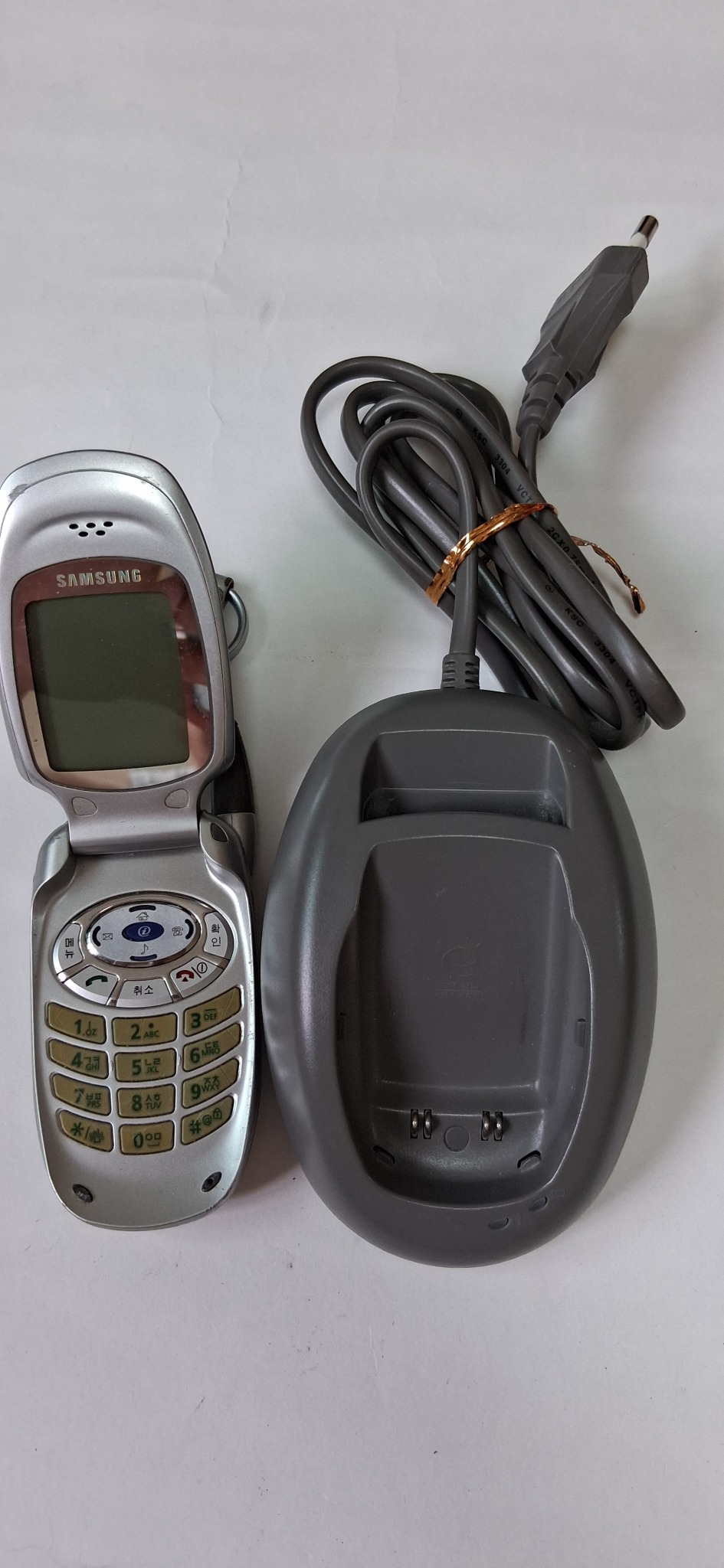 올드폰  애니콜 SCH-X420 핸드폰+ 삼성정품 애니콜 충전기.