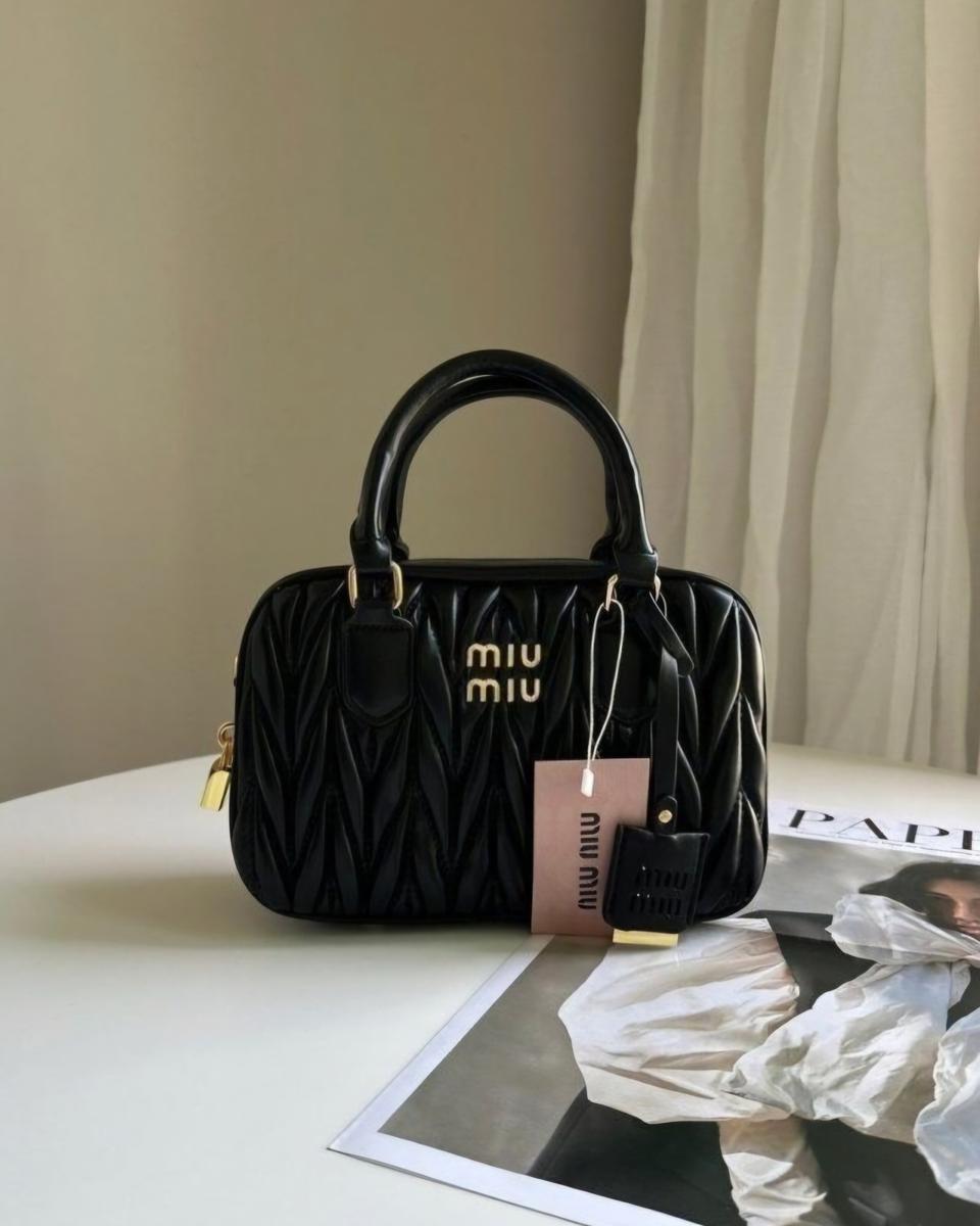 장원영 미우미우 가방