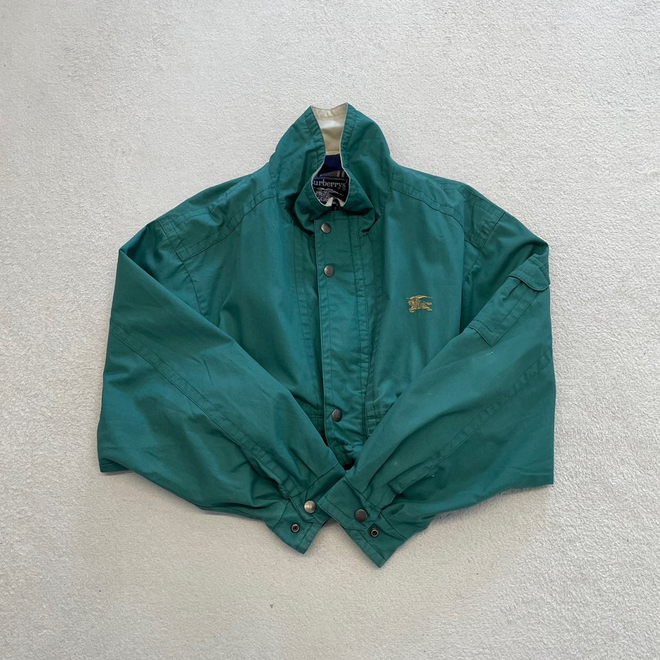 버버리 여성 크롭 리메이크 자켓 올드스쿨