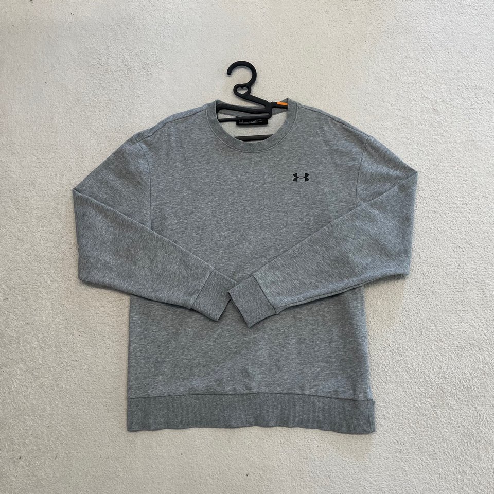 언더아머 맨투맨 95