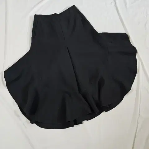 [66] RUBINA 루비나 프릴 플레어 러플 라인 팬츠 바지 블랙