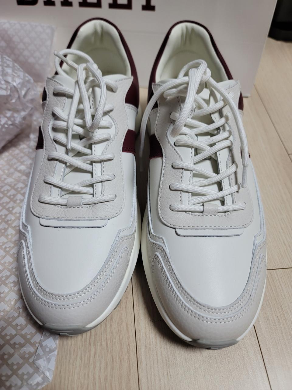 발리 화이트 스니커즈 미착용품 8사이즈